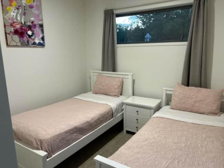 Postel nebo postele na pokoji v ubytování Guest House in Tepuke