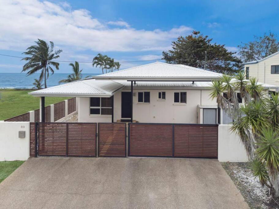 Magnificent Oceanfront 3bed 2bath Saunders Beach, Saunders Beach