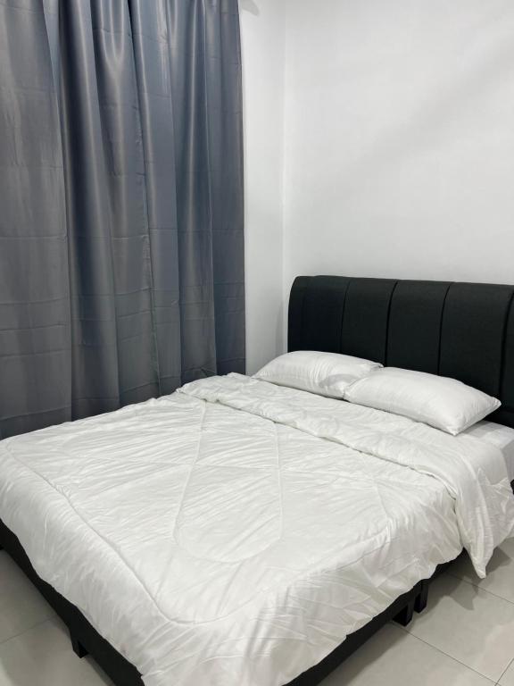 Postel nebo postele na pokoji v ubytování Aaira Guest House Melaka