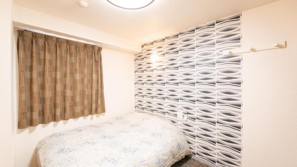 Postel nebo postele na pokoji v ubytování Yokohama Town Hotel