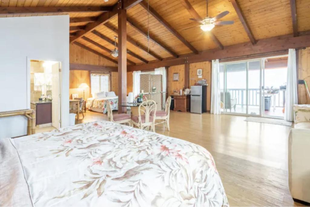 a large bedroom with a large bed in a room at Serenity Hale in Papa Bay Estates