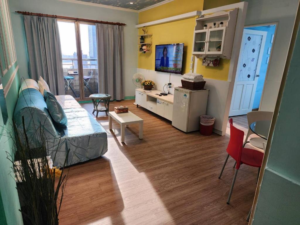 TV a/nebo společenská místnost v ubytování MB Hotel