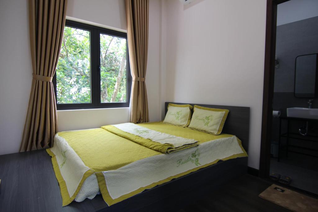 Giường trong phòng chung tại Dory Homestay