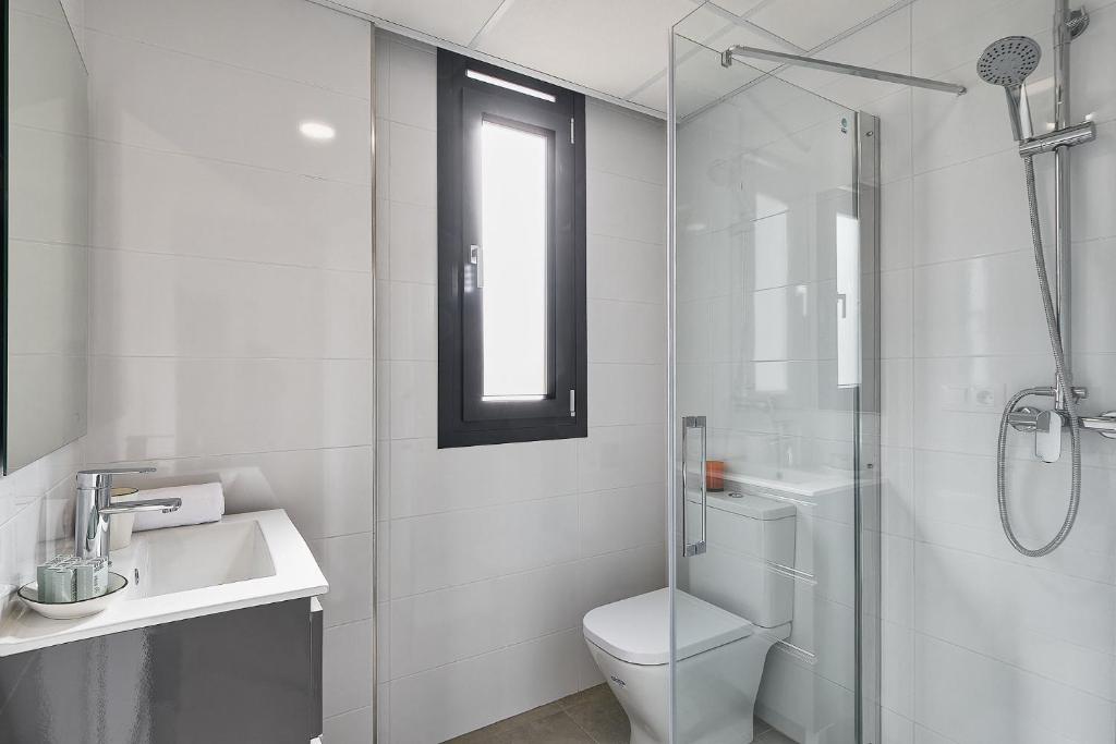 Kúpeľňa v ubytovaní Jabega Beach Apartment in Malaga by Solaga Holiday Homes
