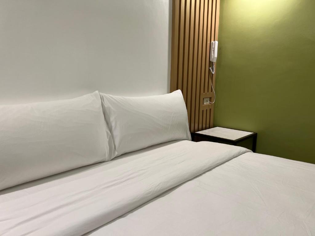 Postel nebo postele na pokoji v ubytování Damara Hotel at Ciudad Elmina