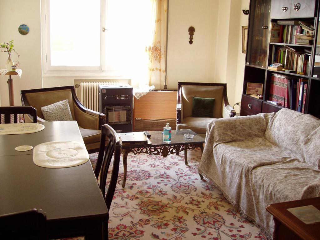 Posedenie v ubytovaní PRIVATE BEDROOMS IN SHARED APARTMENT 135 SM ATHENS Center