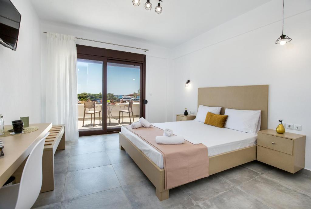 Postel nebo postele na pokoji v ubytování Ermioni Sea View Hotel