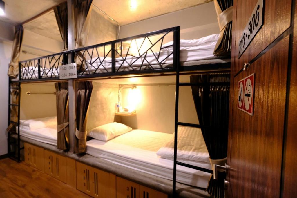 
Quadruple Room with Private Bathroom
