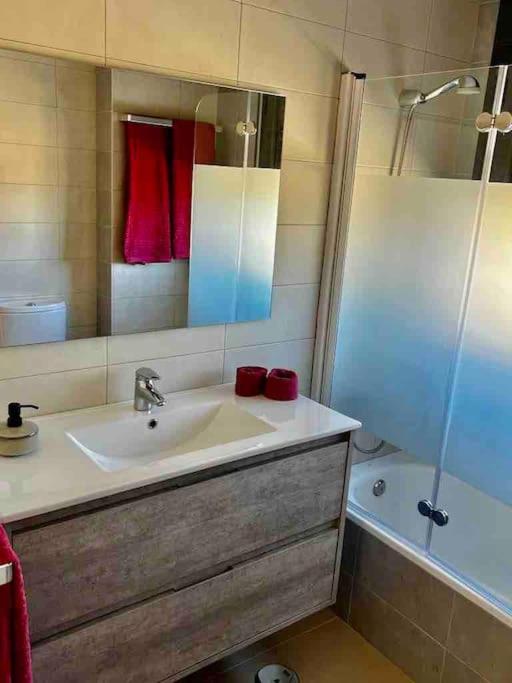 Kúpeľňa v ubytovaní Atico Duplex en Playa Serena