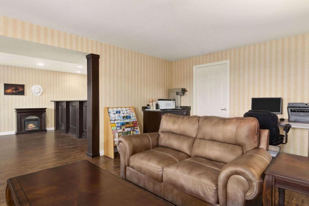Posezení v ubytování Travelodge by Wyndham Kamloops Mountview