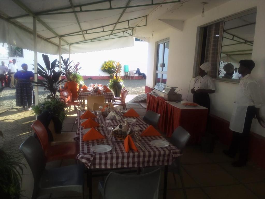 Restaurace v ubytování Melvic Hotel