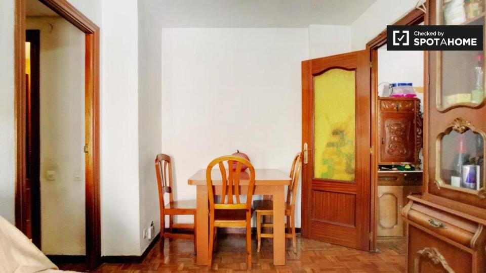 Zdjęcie z galerii obiektu HAB room 1 WIFI Vista Alegre w Madrycie