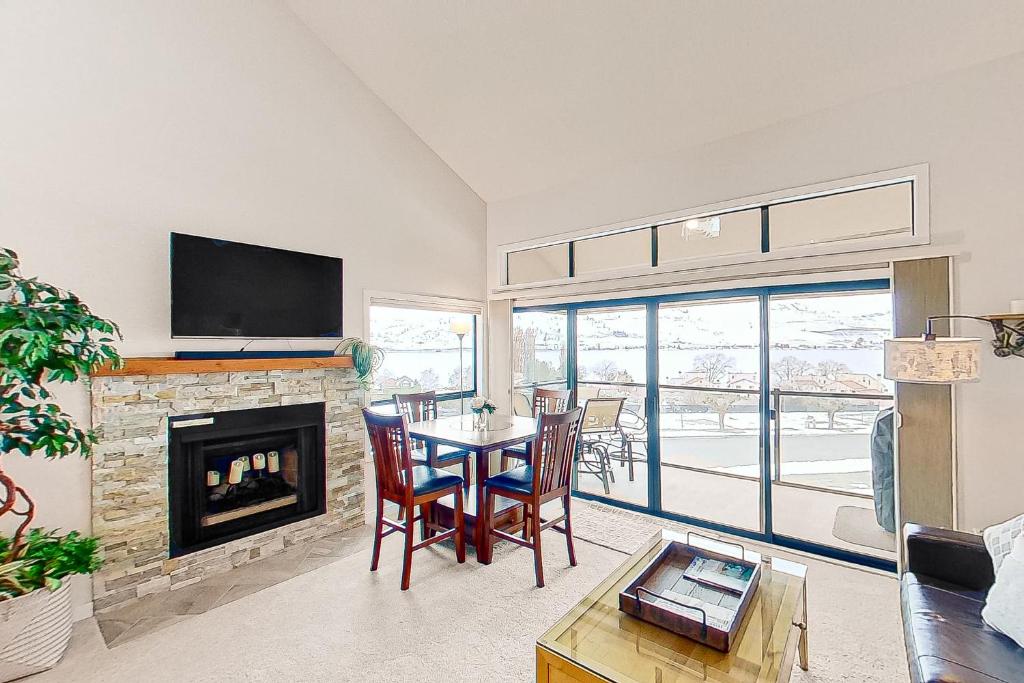 Apartment Lake Chelan Shores Sweeping View 15 6, WA