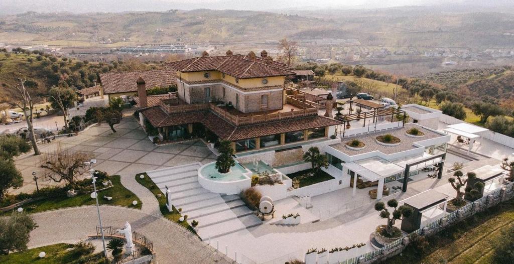 an overhead view of a large house with at Tenuta Contessa - Relais & Spa in Montalto Uffugo