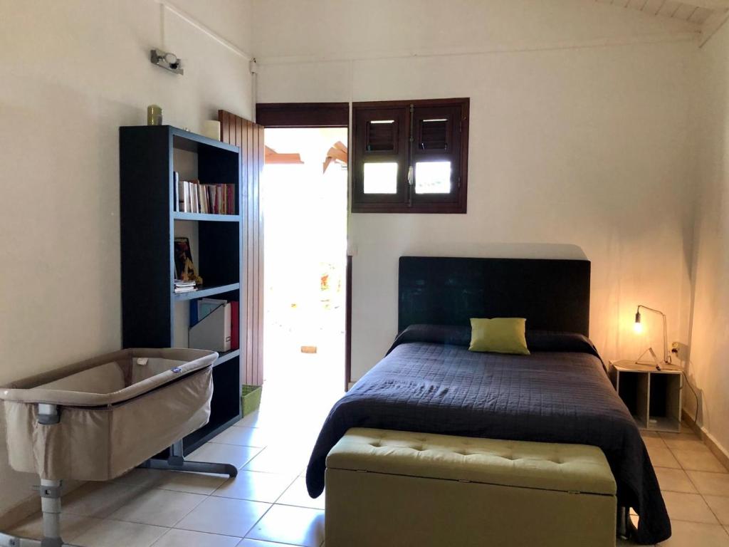 Katil atau katil-katil dalam bilik di T2 agréable et lumineux proche des plages du Gosier - 1 chambre