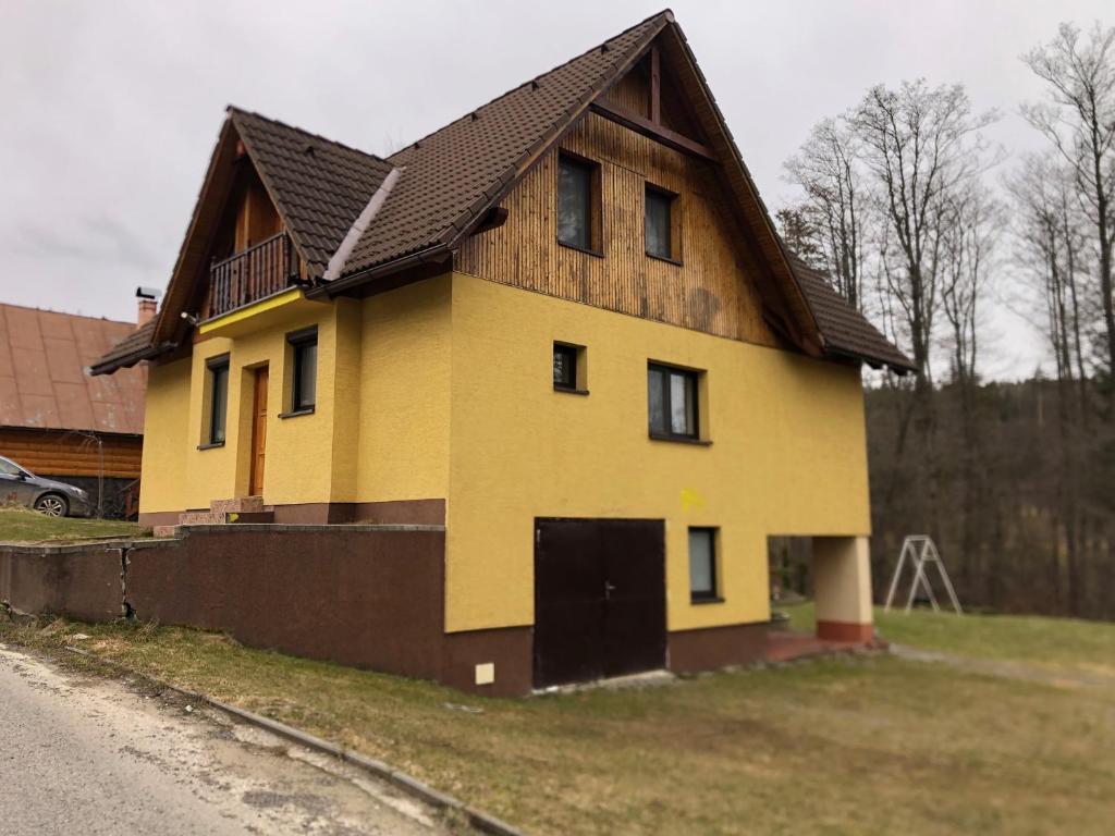 Budova, kde se chata nachází