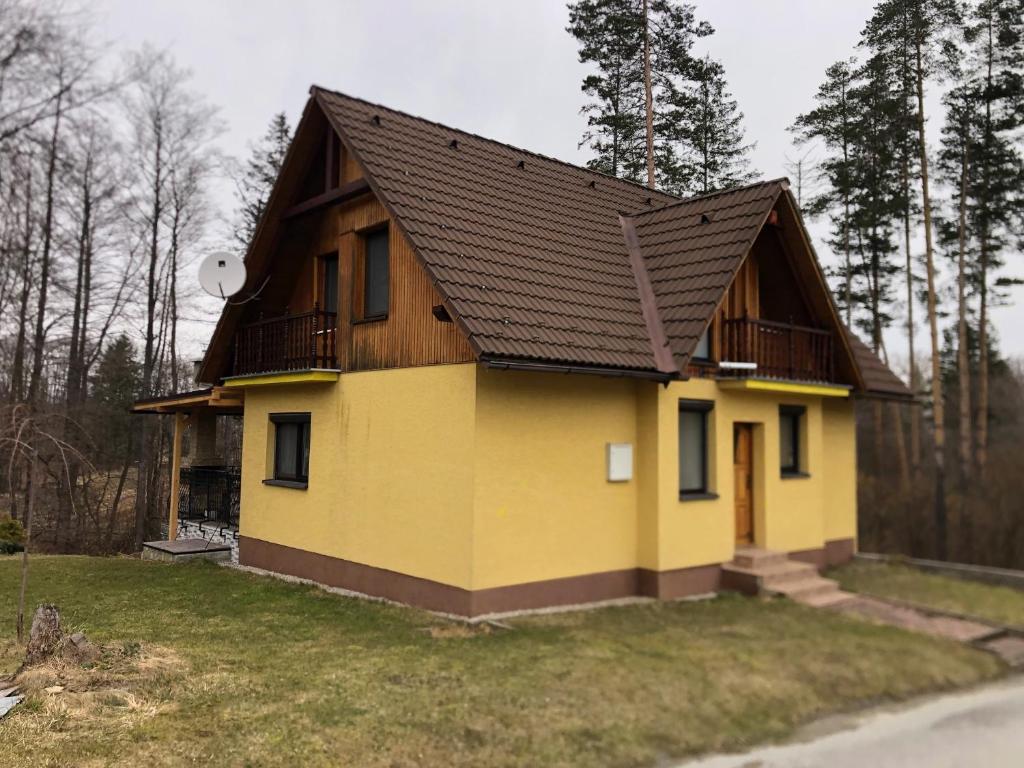 Budova, kde se chata nachází