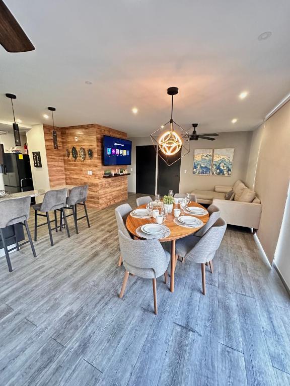 Entire Luxurious Apartment in Shopping Mall - Housity
