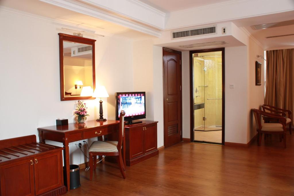 TV a/nebo společenská místnost v ubytování Lux Riverside Hotel & Apartment