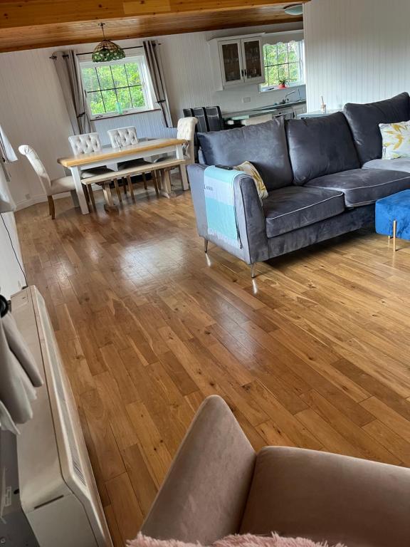 Large Newly Refurbished Lakeside Chalet With Optional Private Hot Tub - Superior Chalet