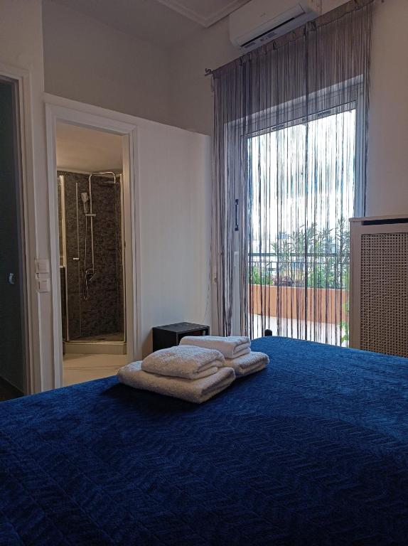 Posteľ alebo postele v izbe v ubytovaní Full Acropolis View Apartment