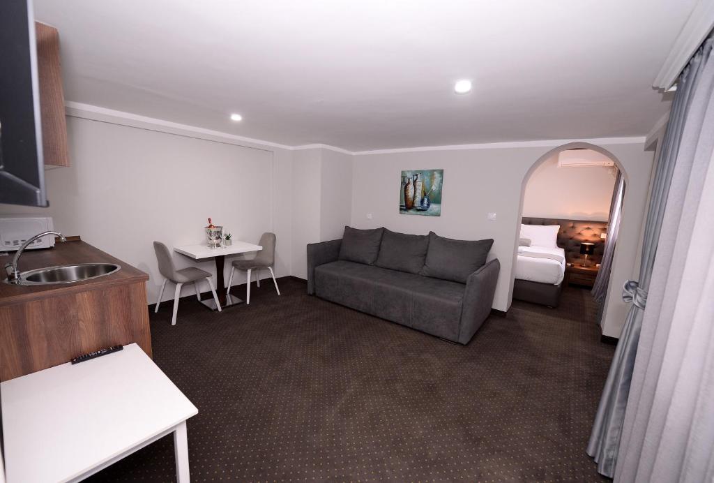 Alexandar Square Apartments - One-Bedroom Standard Apartment