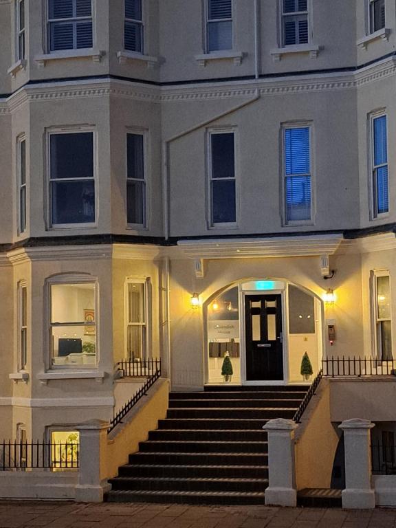 6 At Cavendish House, Worthing (updated prices 2024)