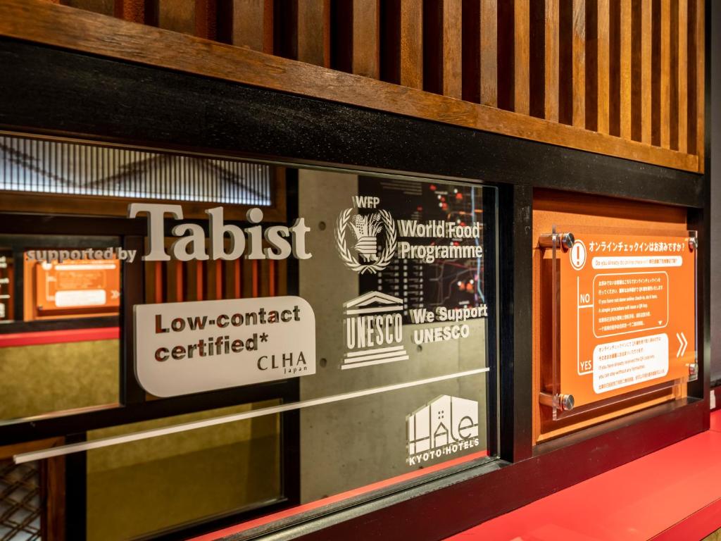 Certifikát, hodnocení, plakát nebo jiný dokument vystavený v ubytování Hale Kyoto Tambaguchi