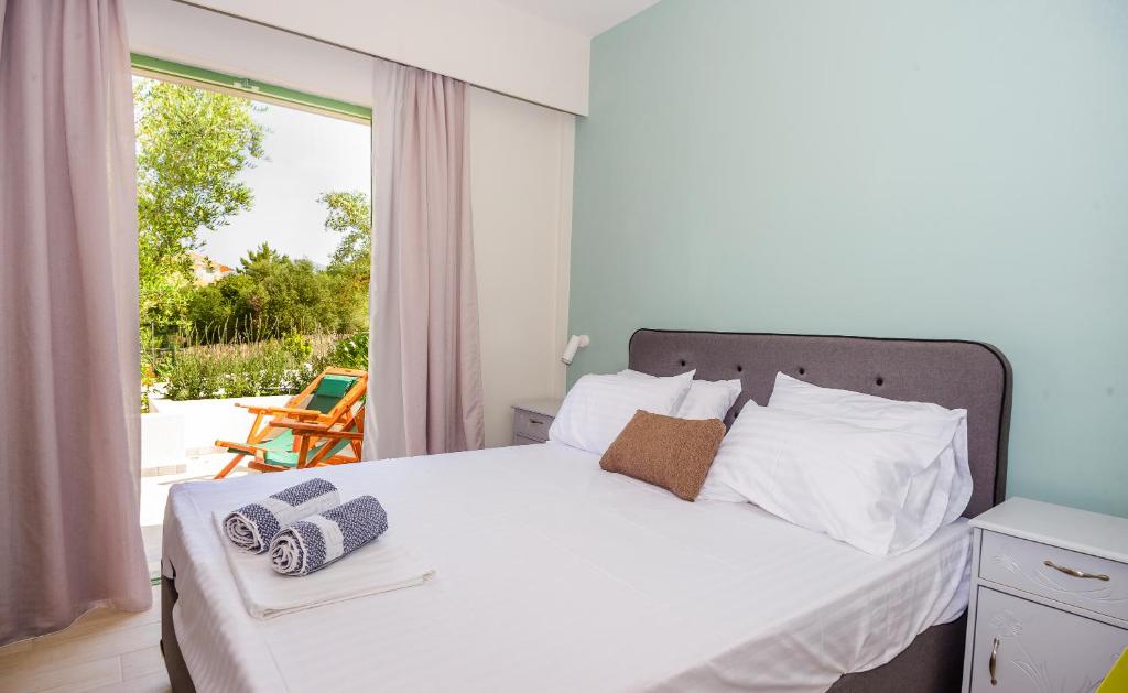 Postel nebo postele na pokoji v ubytování tzogias apartments pan