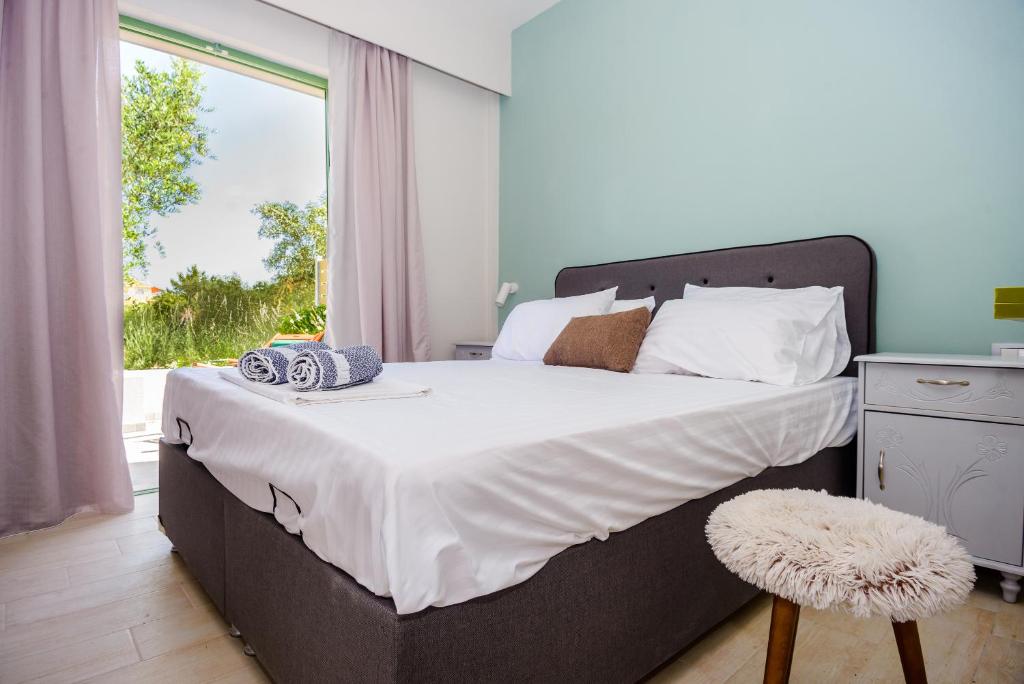 Postel nebo postele na pokoji v ubytování tzogias apartments pan
