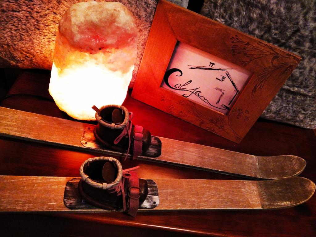 a wooden box with a picture and a pair of tools at Cal Jan in Aixovall