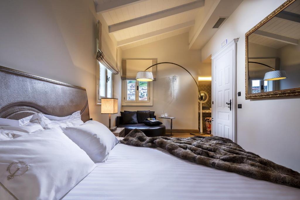 Postel nebo postele na pokoji v ubytování 3 Sixty Hotel & Suites