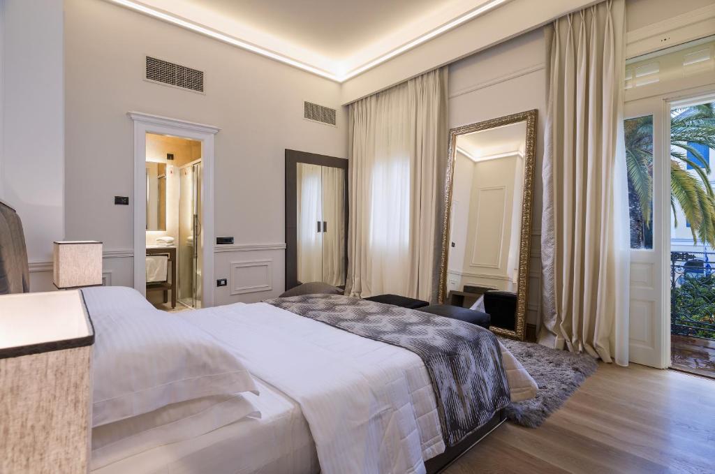 Postel nebo postele na pokoji v ubytování 3 Sixty Hotel & Suites