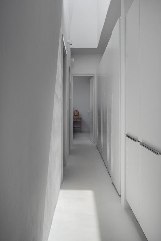 an empty hallway with white walls and a white ceiling at Blue Sea Villa in Serifos Chora