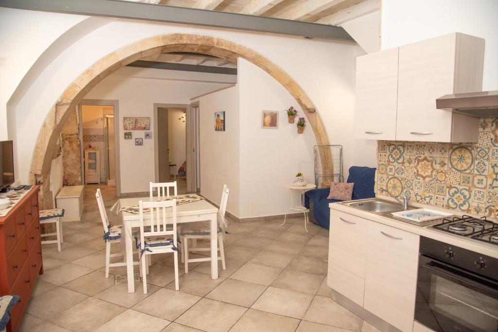 Kuchyňa alebo kuchynka v ubytovaní Siracusa Casa Tiche & Selene