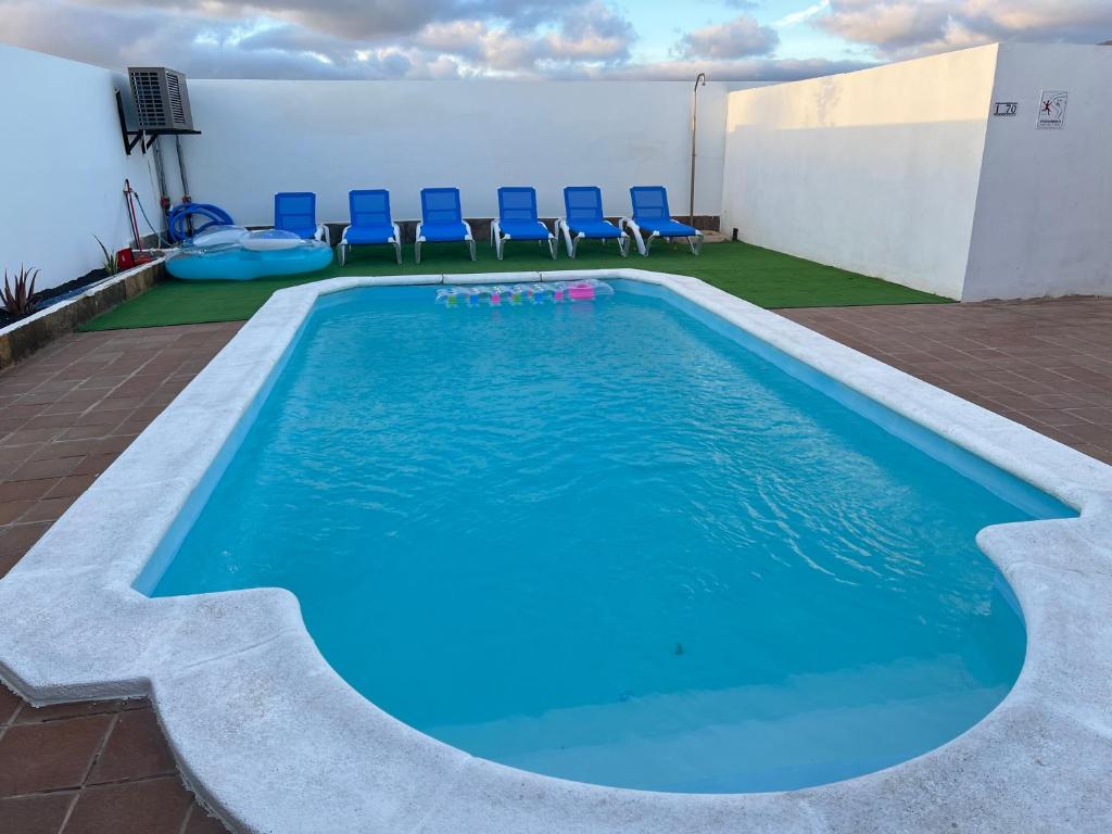 a swimming pool on the roof of a building at Villa linda in Playa Blanca