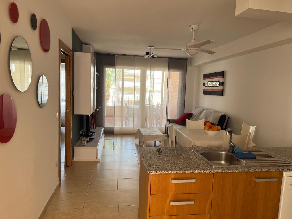 Kuchyň nebo kuchyňský kout v ubytování Apartamento Canet d’en Berenguer