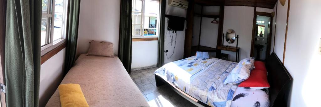 Una cama o camas en una habitación de Hotel Posada Los Delfines