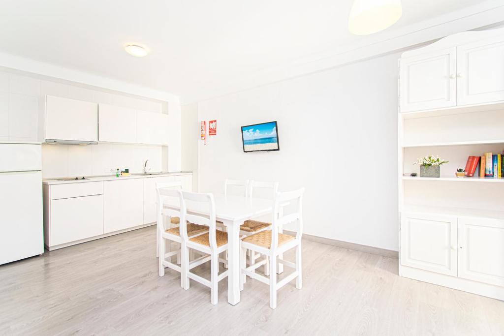 Kuchyňa alebo kuchynka v ubytovaní Apartamentos Falcó