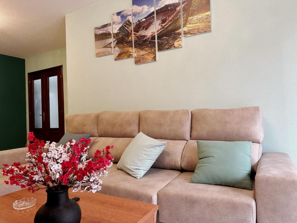 a living room with a couch and a table with flowers at Cabo Quintres - 12012 in Ajo