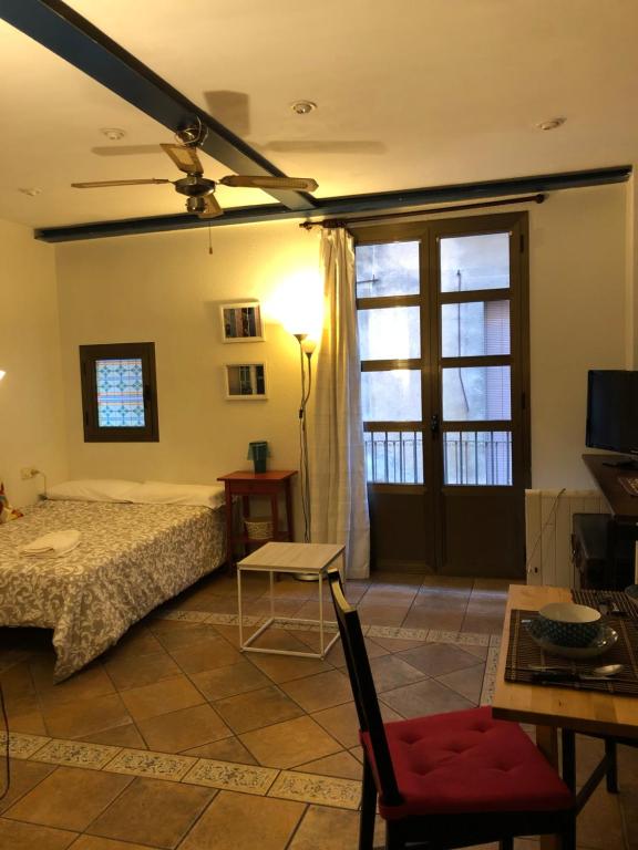 Posteľ alebo postele v izbe v ubytovaní Estudio Casco antiguo Tarragona