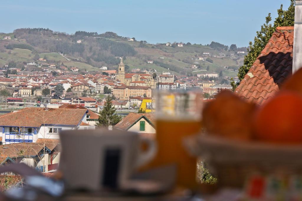 Vue générale sur la montagne ou vue sur la montagne depuis l'hôtel