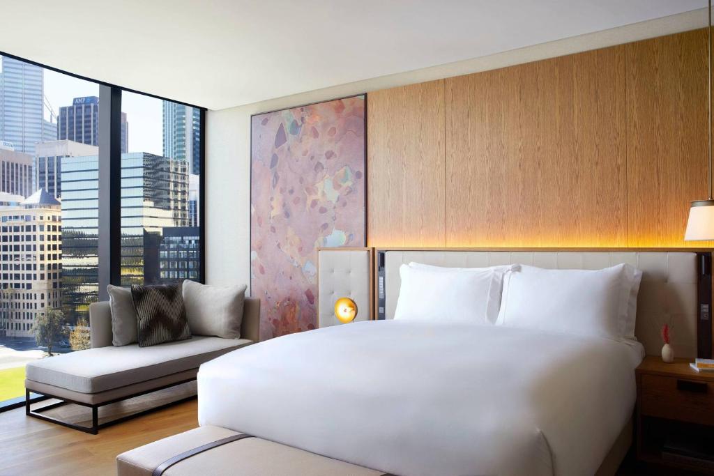 Postel nebo postele na pokoji v ubytování The Ritz-Carlton, Perth