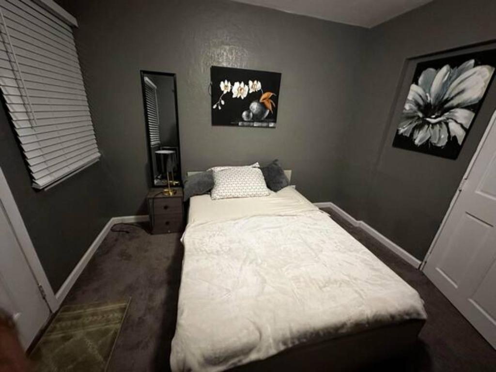 a bedroom with a large white bed in it at Private Residence - Universal Studio in Orlando
