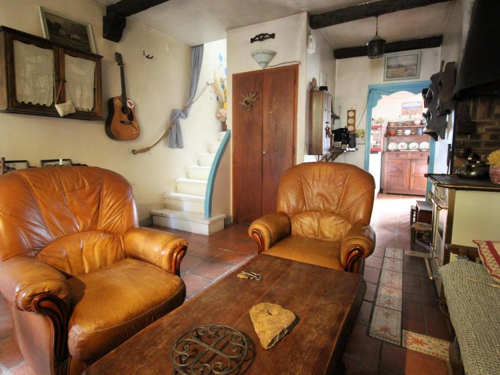 Posedenie v ubytovaní Maison typique climatisée avec terrasse, BBQ, et Wifi dans hameau près des plages - 5 couchages - FR-1-309-369