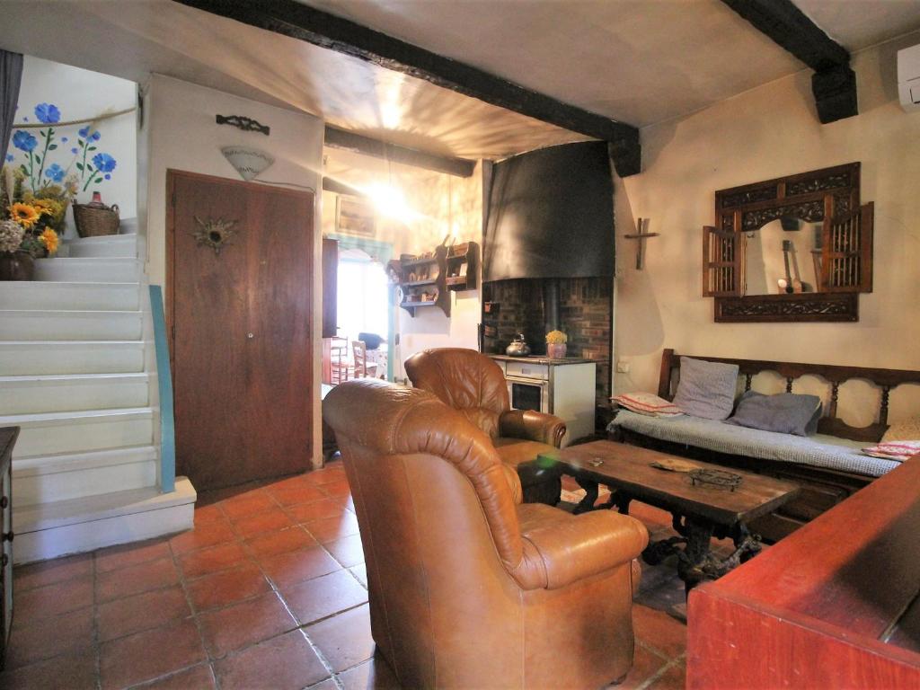 Posedenie v ubytovaní Maison typique climatisée avec terrasse, BBQ, et Wifi dans hameau près des plages - 5 couchages - FR-1-309-369