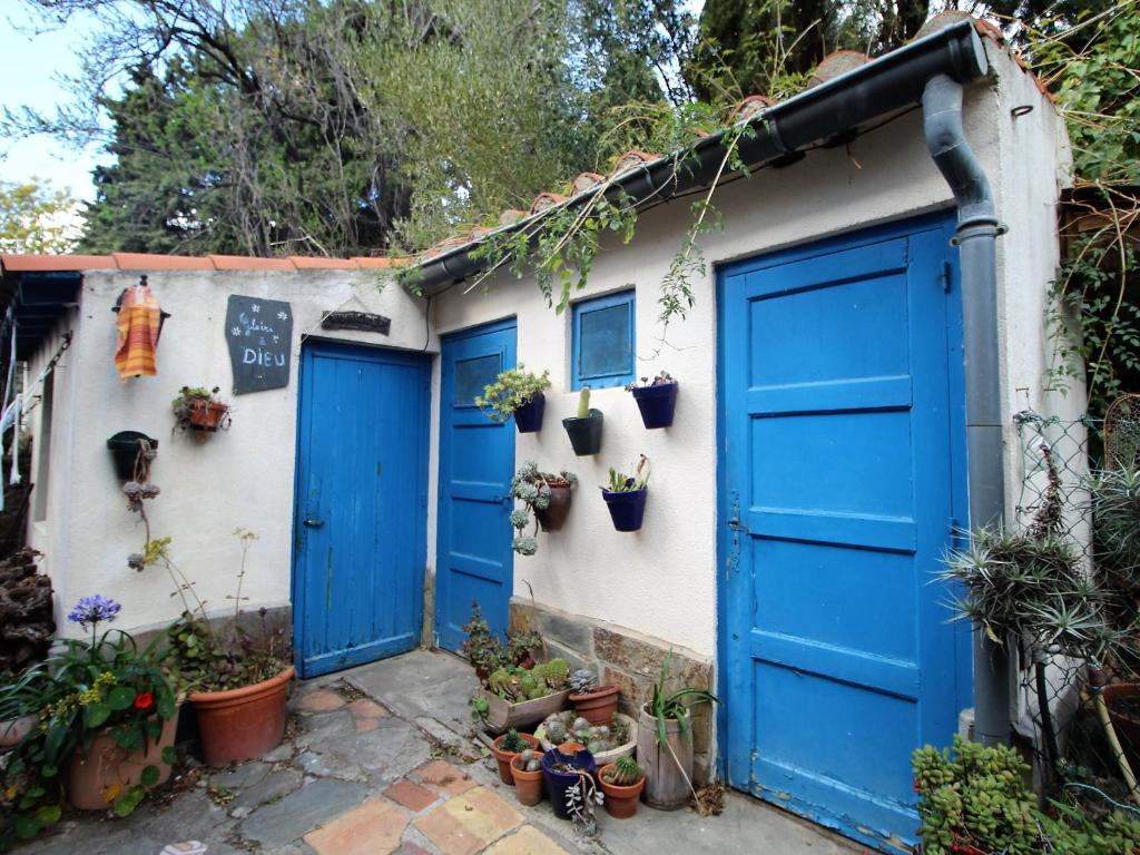 Vonkajšia záhrada v ubytovaní Maison typique climatisée avec terrasse, BBQ, et Wifi dans hameau près des plages - 5 couchages - FR-1-309-369