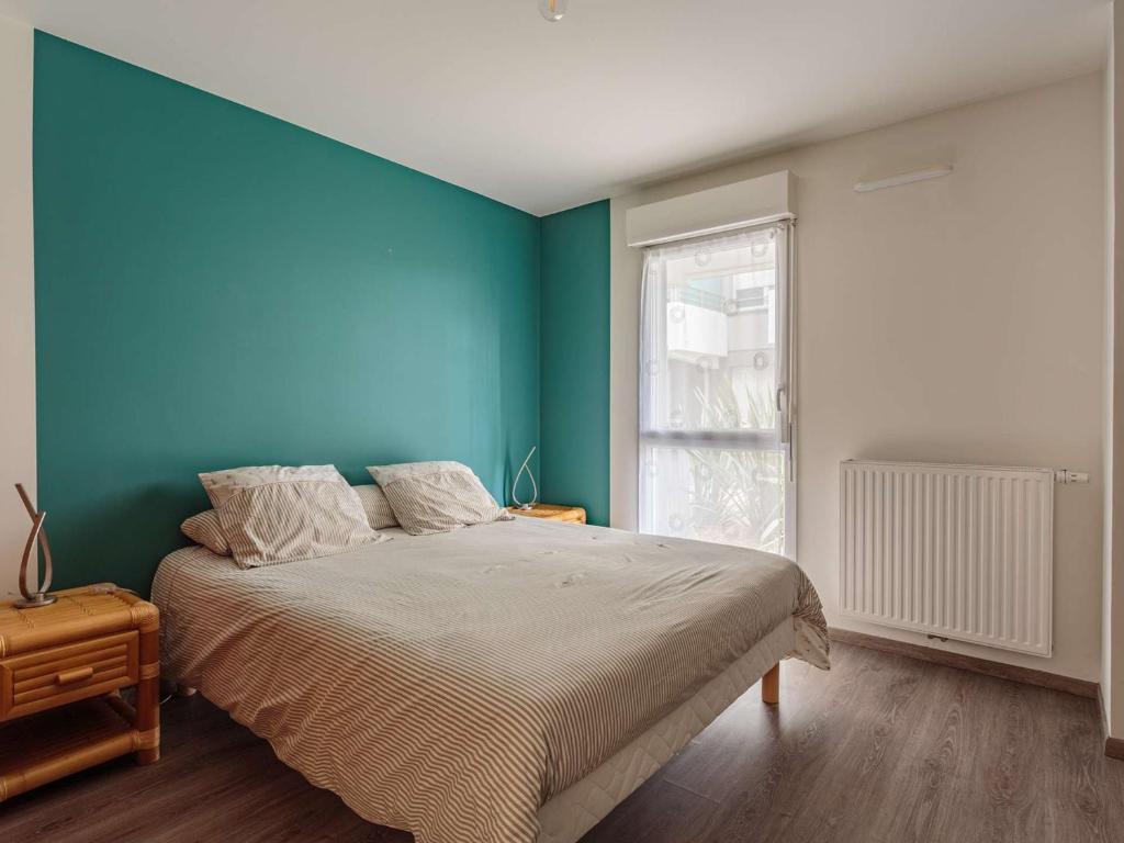 Zdjęcie z galerii obiektu Appartement moderne avec terrasse - entre ville et plage, 3 chambres et parking à Anglet - FR-1-3-583 w mieście Anglet