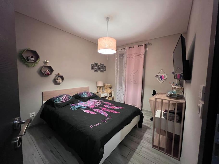 Zdjęcie z galerii obiektu Villa 5 chambres avec piscine, jacuzzi, terrain. w mieście Ambronay