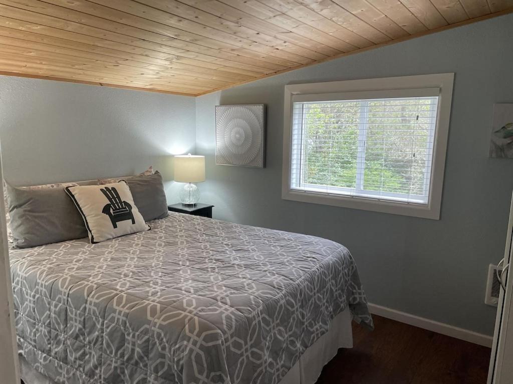 a bedroom with a bed and a window at Our Cozy Getaway in Ocean Park